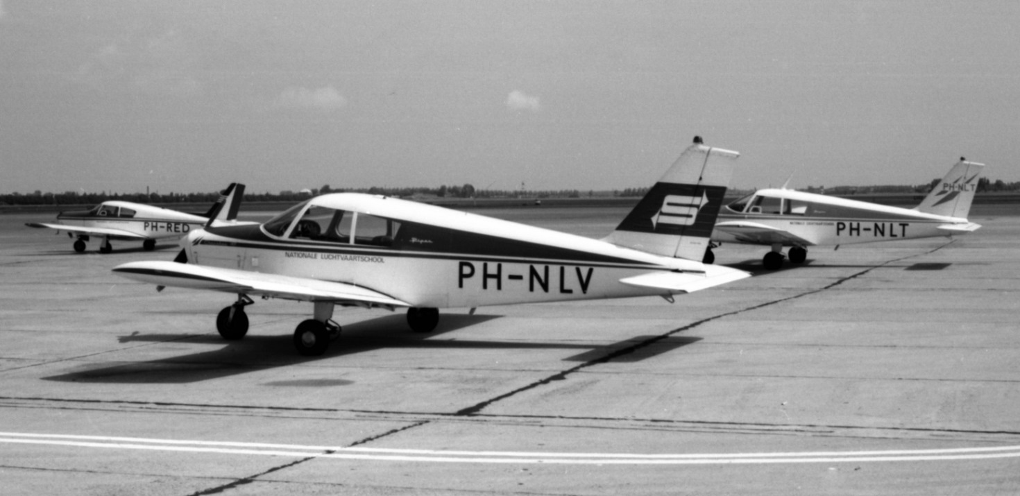 Naam: 75. PH-NLV Piper PA-28-140 Cherokee cn.28-24276.jpg
Bekeken: 726
Grootte: 196,9 KB