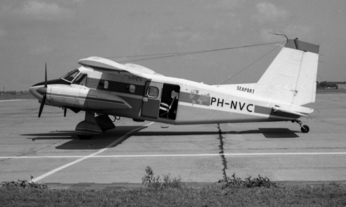 Naam: 78. PH-NVC Dornier Do-28D-1 Skyservant, Seaport van 15-5-1971 tot jan. 1972.jpg
Bekeken: 763
Grootte: 257,5 KB