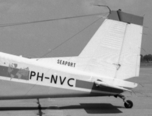 Naam: 78. PH-NVC Dornier Do-28D-1 Skyservant, Seaport van 15-5-1971 tot jan. 1972 -2, niet verscherpt-.jpg
Bekeken: 661
Grootte: 60,1 KB