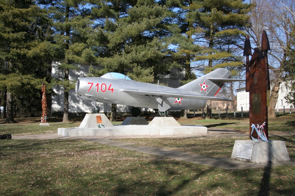 Naam: Een nieuw Mig monument in Hongarije..jpg
Bekeken: 670
Grootte: 178,1 KB