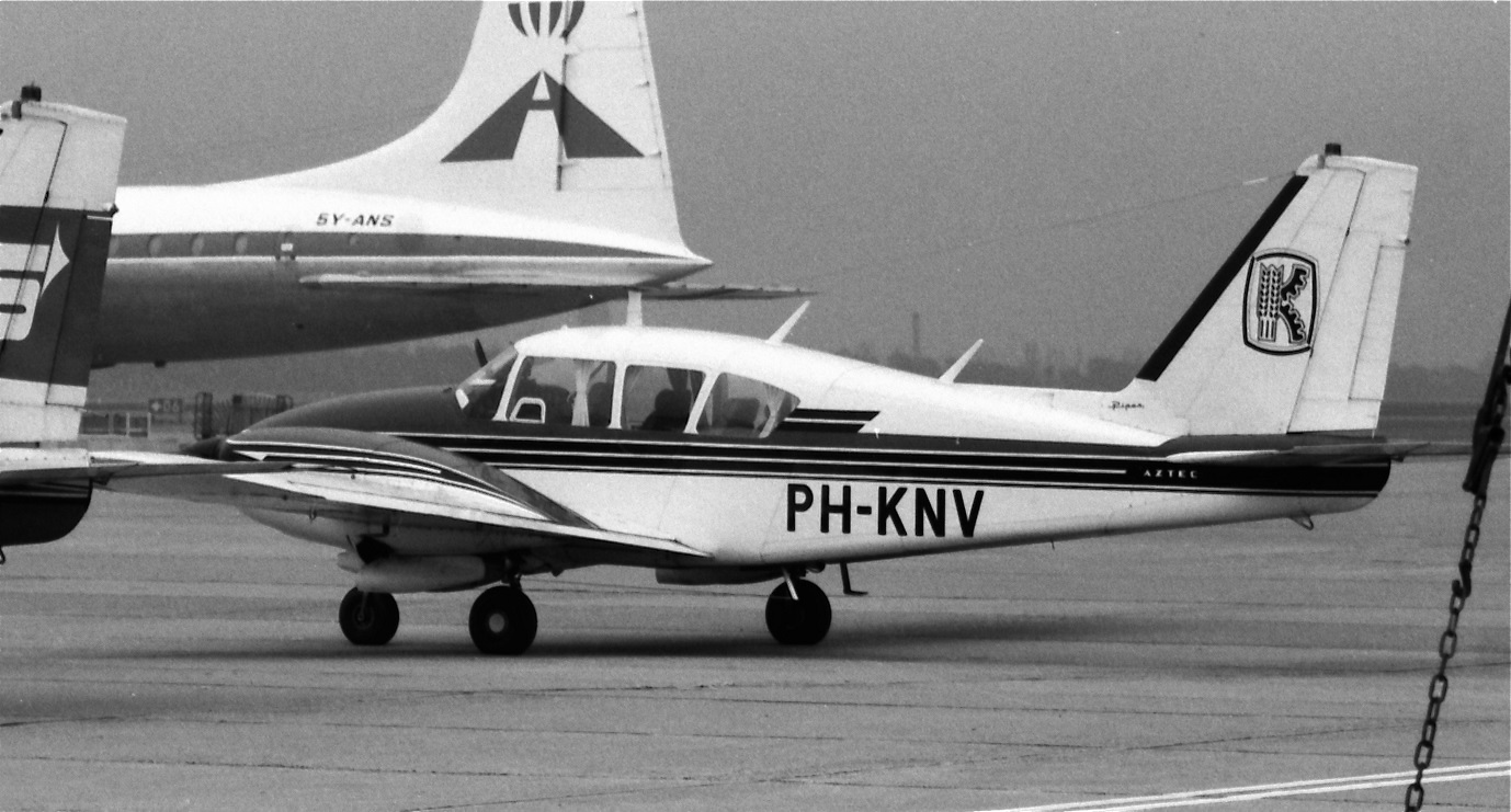 Naam: 83. PH-KNV Piper PA-23 Aztec.jpg
Bekeken: 581
Grootte: 356,3 KB