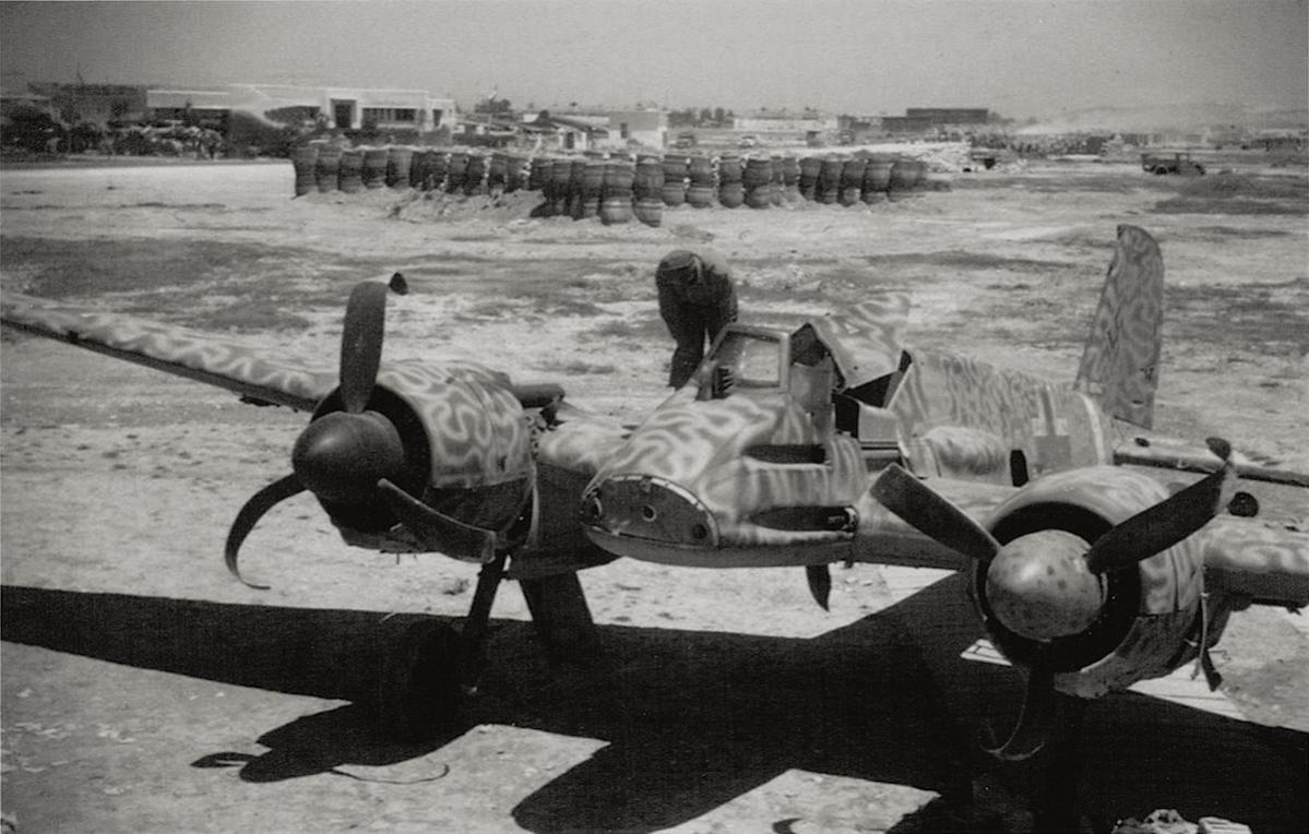 Naam: Foto 356. Henschel Hs 129. Neus- en propellerschade, kopie.jpg
Bekeken: 1133
Grootte: 122,2 KB