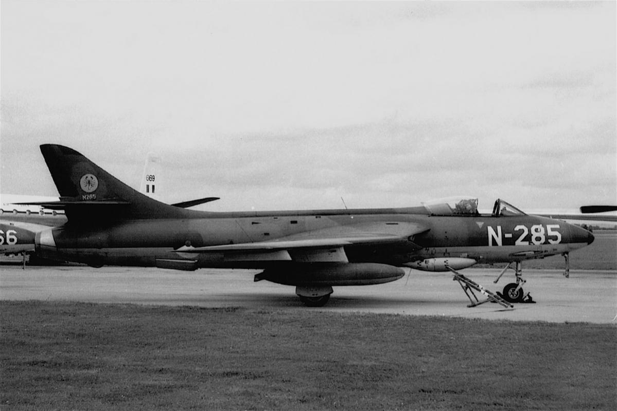 Naam: Foto 118. N-285. Hunter F.Mk. 6, kopie.jpg
Bekeken: 1363
Grootte: 91,5 KB