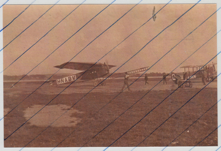 Naam: Foto Flugzeug KLM Fokker F.III H-NABV & DH 6 G-EBEN Croyden avion aircraft.jpg
Bekeken: 846
Grootte: 112,1 KB