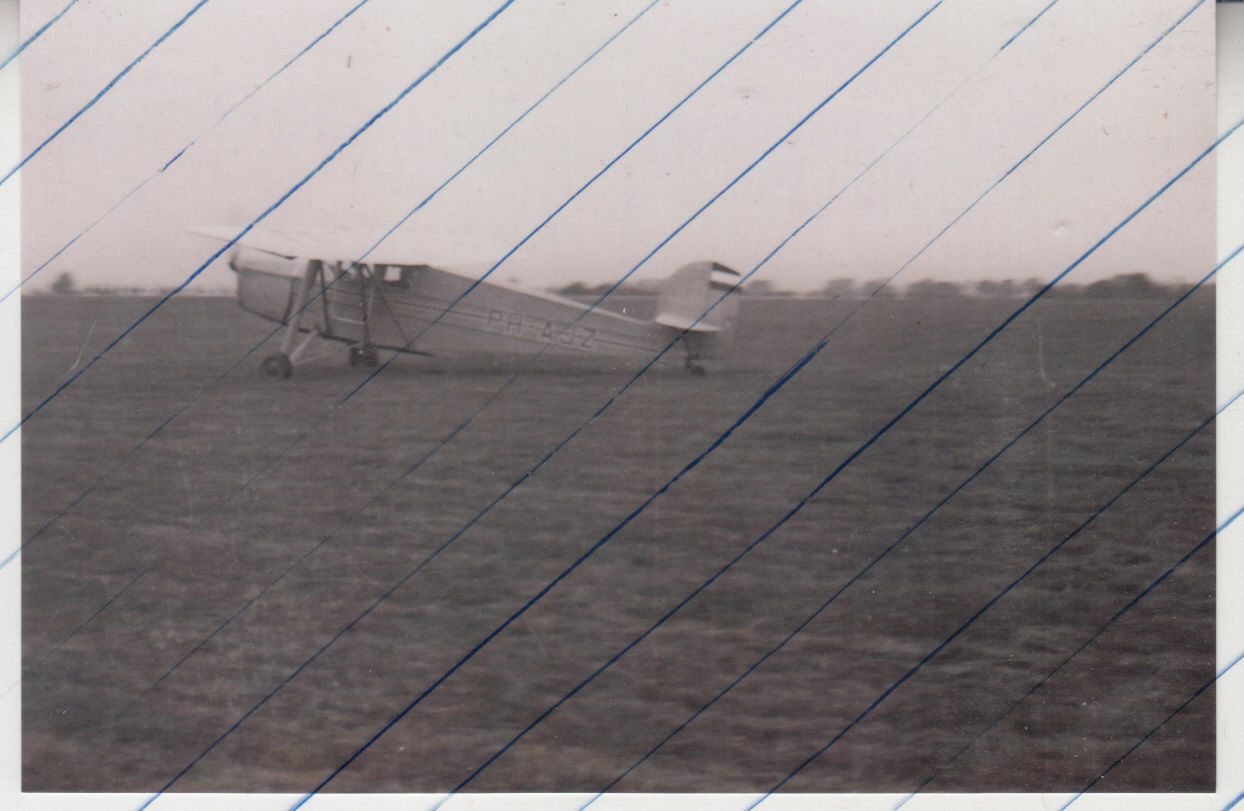 Naam: Foto Flugzeug Nederland PH-AJZ Koolhoven FK.41 at Melton England avion aircraft.jpg
Bekeken: 748
Grootte: 119,8 KB