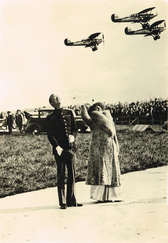 Naam: Kaart 643. Afscheid op Ypenburg van koning Leopold na doop van Beatrix in 1938, kopie.jpg
Bekeken: 983
Grootte: 63,6 KB