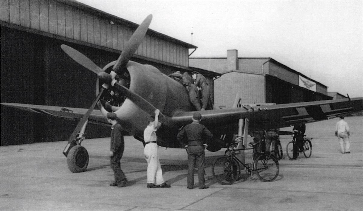 Naam: Foto 360. Beute P-47, kopie.jpg
Bekeken: 969
Grootte: 107,7 KB