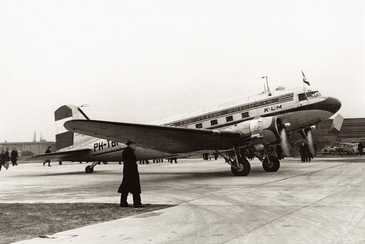 Naam: Foto 2. Duitsland 'PH-TBI'. Dakota KLM, kopie.jpg
Bekeken: 672
Grootte: 94,8 KB