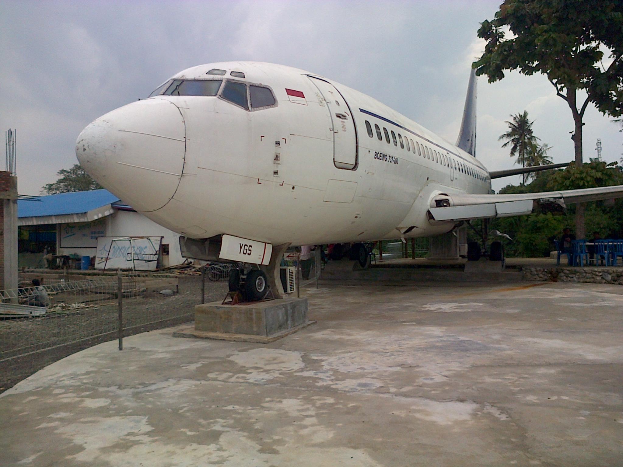Naam: Boeing 737  200 - Tanjung Morawa , Sumatra.jpg
Bekeken: 637
Grootte: 304,5 KB