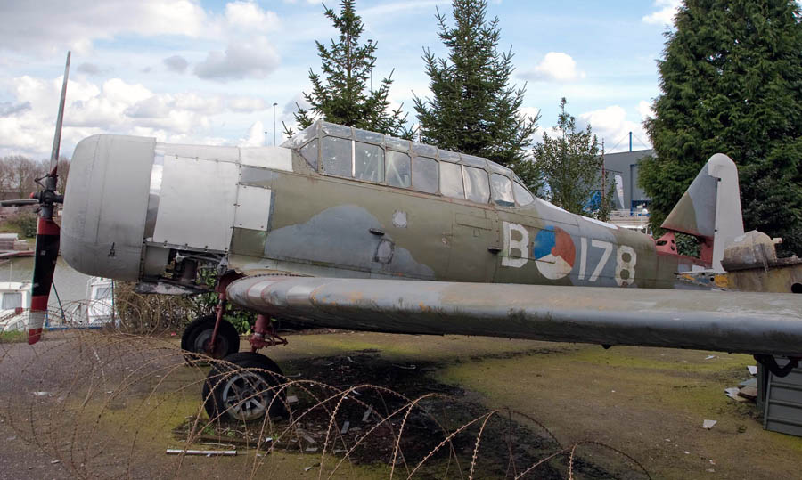 Naam: AT-16ND Harvard IIB -  Maasbracht..jpg
Bekeken: 1025
Grootte: 126,4 KB