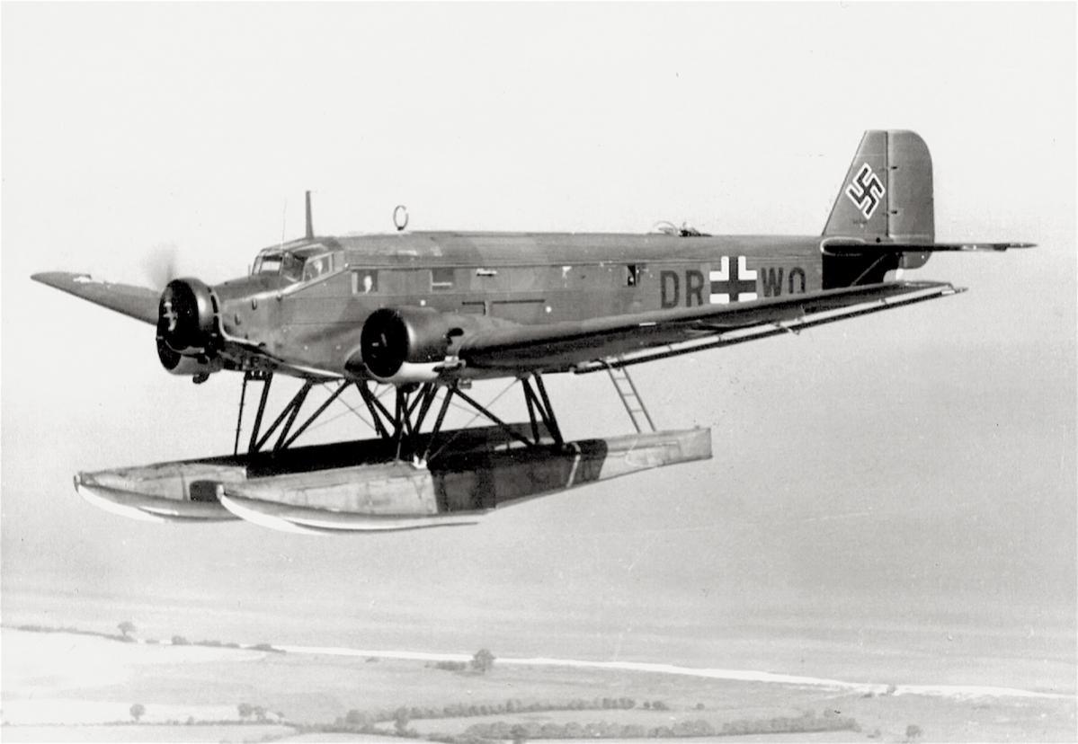 Naam: Foto 363. 'DR+WQ'. Junkers Ju 52:3m g5e (See), WNr. 6949, kopie.jpg
Bekeken: 725
Grootte: 79,3 KB
