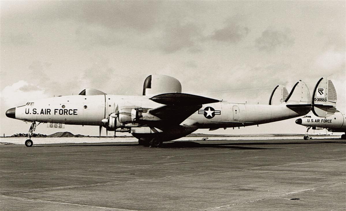 Naam: Foto 400. Lockheed EC-121H Warning Star (L-1049A) (53-0553) op Keflavik (1969). US Air Force, ko.jpg
Bekeken: 652
Grootte: 114,1 KB