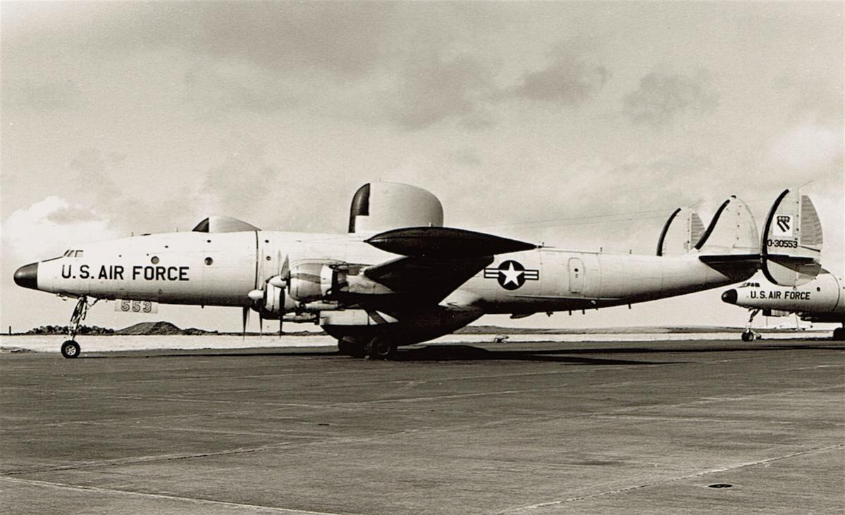 Naam: Foto 400. Lockheed EC-121H Warning Star (L-1049A) (53-0553) op Keflavik (1969). US Air Force, ko.jpg
Bekeken: 478
Grootte: 114,1 KB