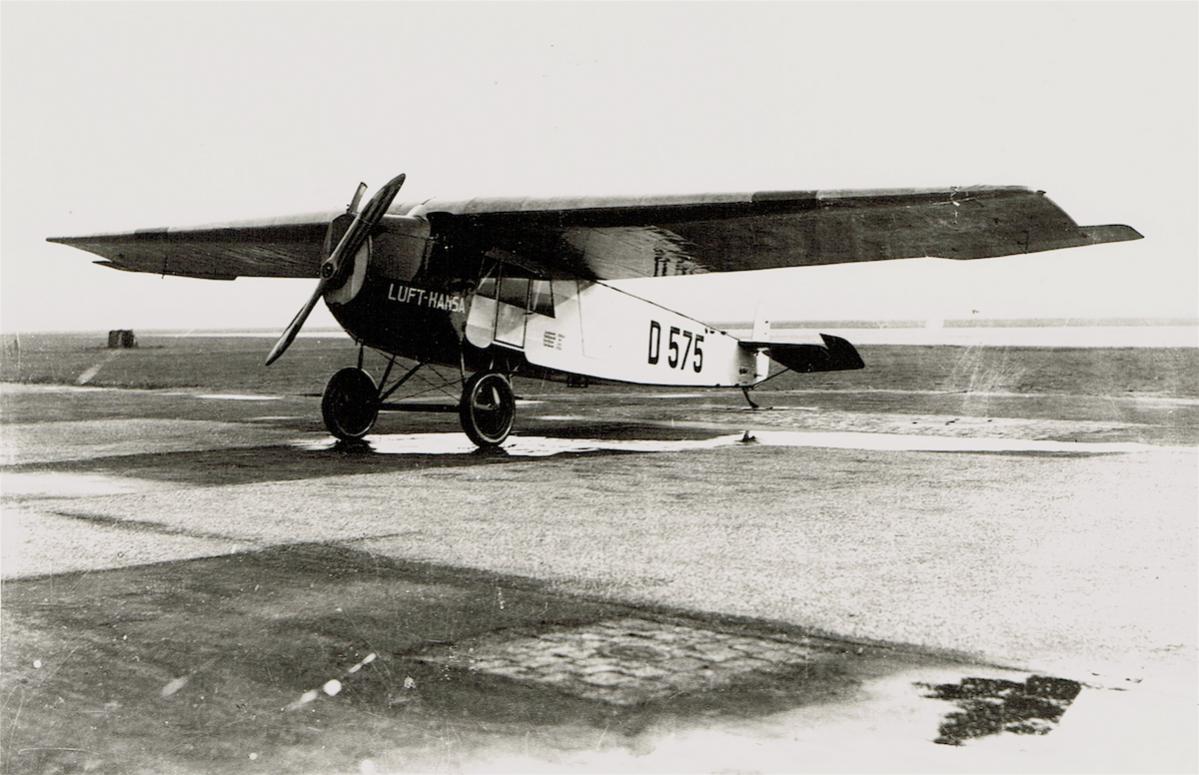 Naam: Foto 330. D-575. Fokker F.III, kopie.jpg
Bekeken: 639
Grootte: 112,3 KB