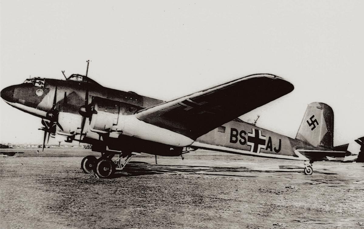 Naam: Foto 364. 'BS+AJ'. Focke Wulf Fw-200 C-1 'Condor'. Werknr. 0005 (other source 0013). E.Stelle Ta.jpg
Bekeken: 670
Grootte: 107,8 KB