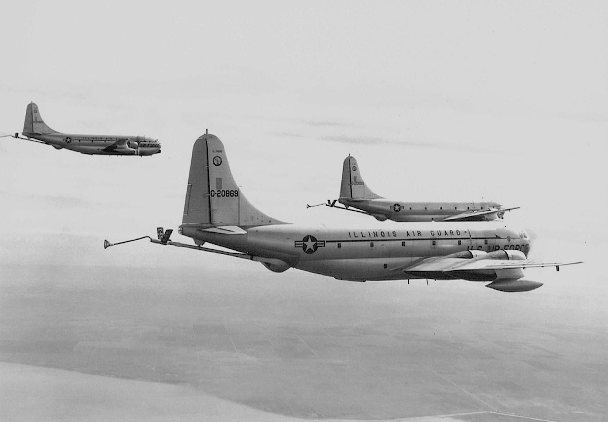 Naam: Foto 401. 3x Boeing KC-97 Stratotanker, kopie.jpg
Bekeken: 561
Grootte: 399,5 KB