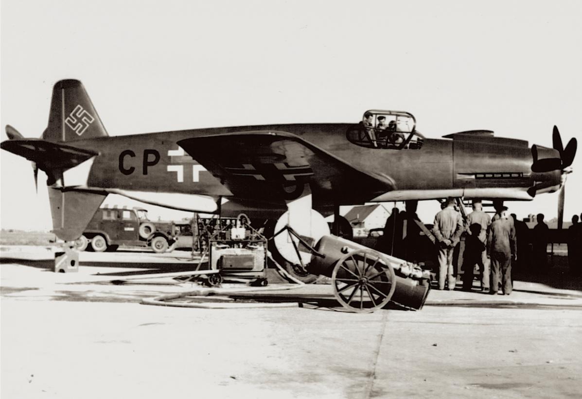 Naam: Foto 366. 'CP+??'. Dornier Do 335 Pfeil, kopie.jpg
Bekeken: 975
Grootte: 91,1 KB
