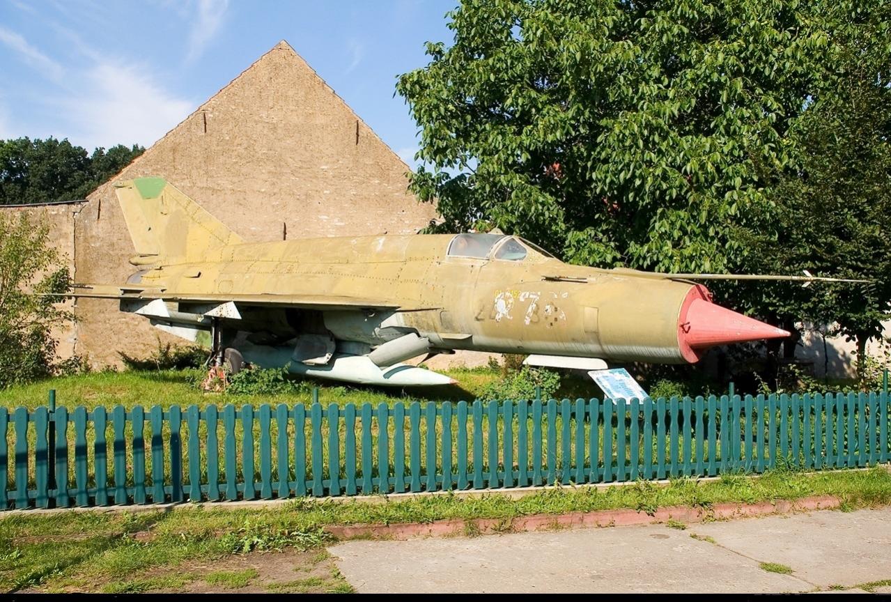 Naam: MiG-21bis - Staffelde..jpg
Bekeken: 563
Grootte: 269,3 KB