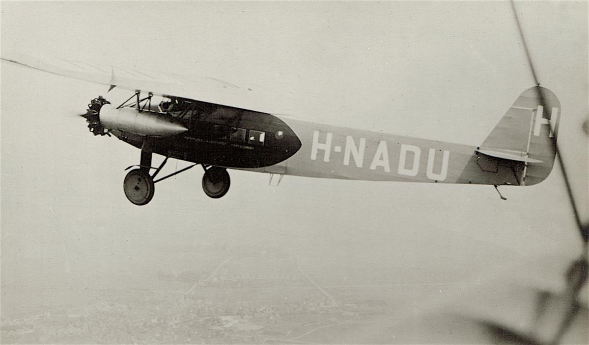 Naam: Foto 160. 'H-NADU'. Fokker F.VIII, kopie, jpeg.jpg
Bekeken: 1519
Grootte: 74,9 KB