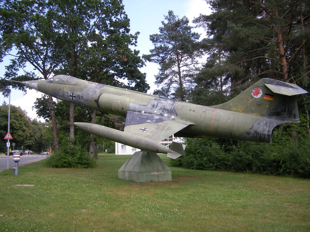 Naam: F-104G - Roth..jpg
Bekeken: 880
Grootte: 219,2 KB