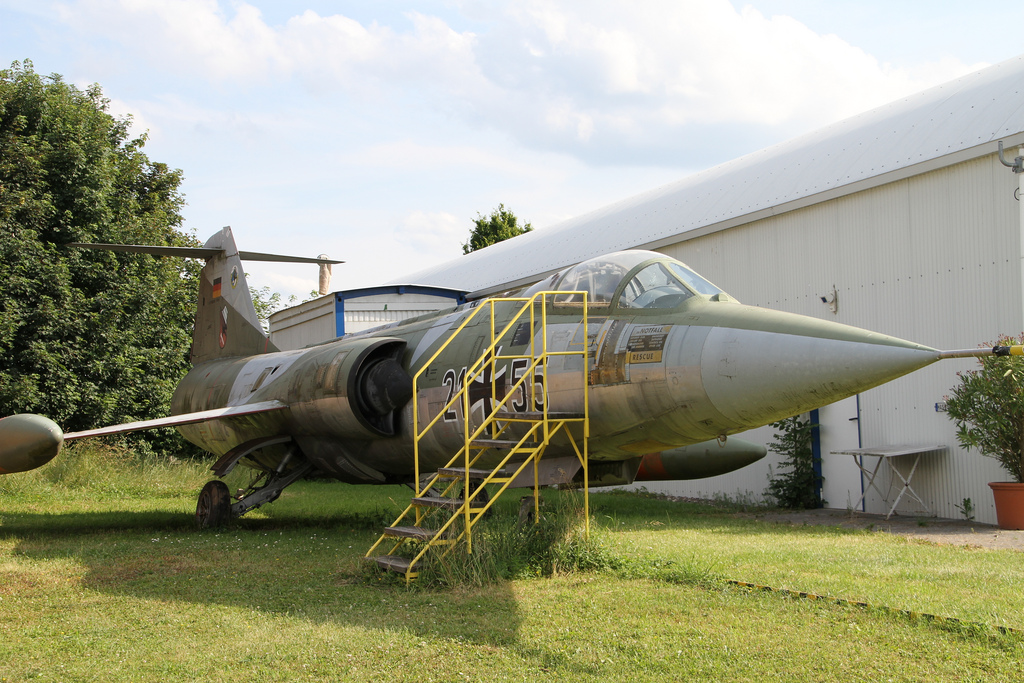 Naam: F104G - Vliegveld van Hassfurt.jpg
Bekeken: 871
Grootte: 437,0 KB