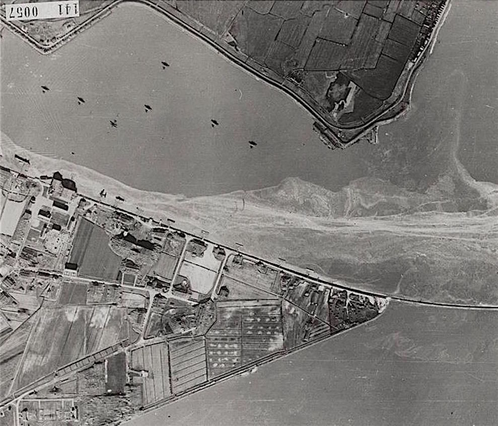 Naam: Schellingwoude_bij_Amsterdam_met_marinehaven_voor_watervliegtuigen.jpg
Bekeken: 919
Grootte: 168,0 KB