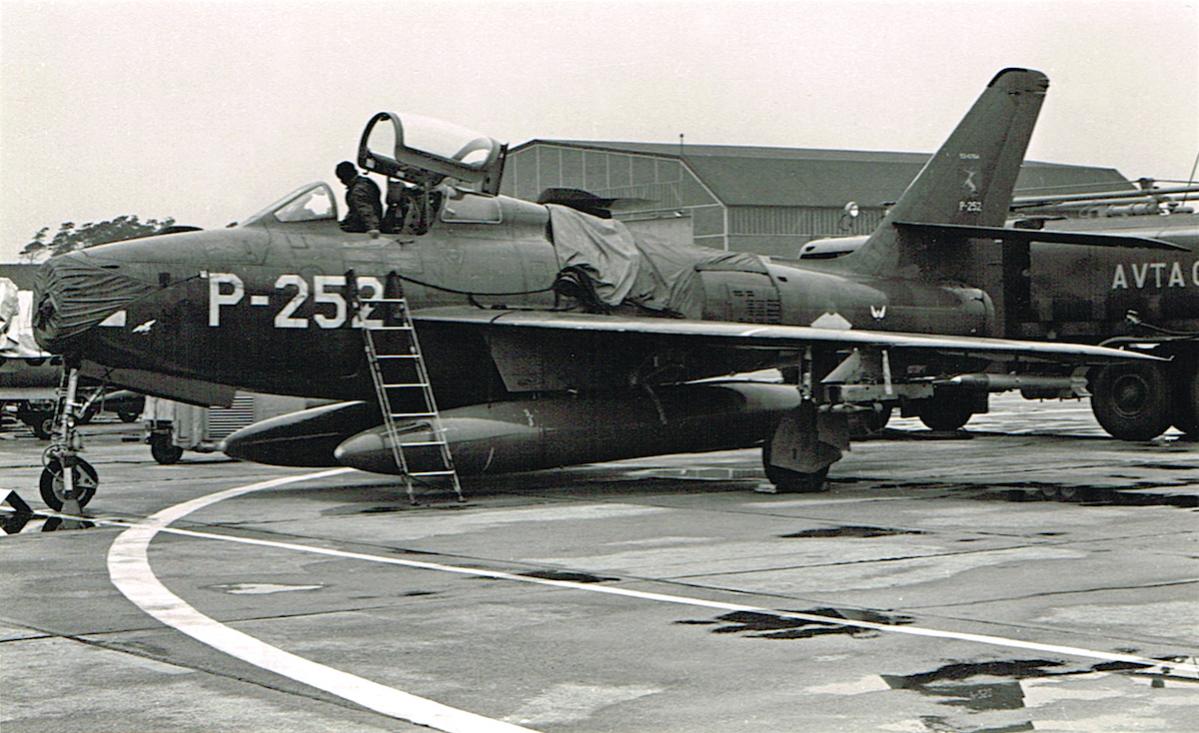 Naam: Foto 123. 'P-252'. Thunderstreak, kopie.jpg
Bekeken: 1142
Grootte: 132,7 KB