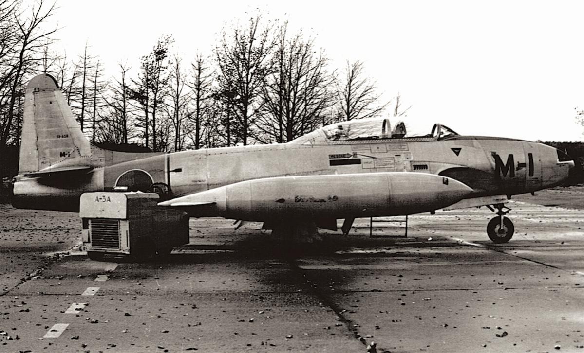 Naam: Foto 124. 'M-1'. Lockheed T-33A 'T-bird', kopie.jpg
Bekeken: 1007
Grootte: 152,5 KB