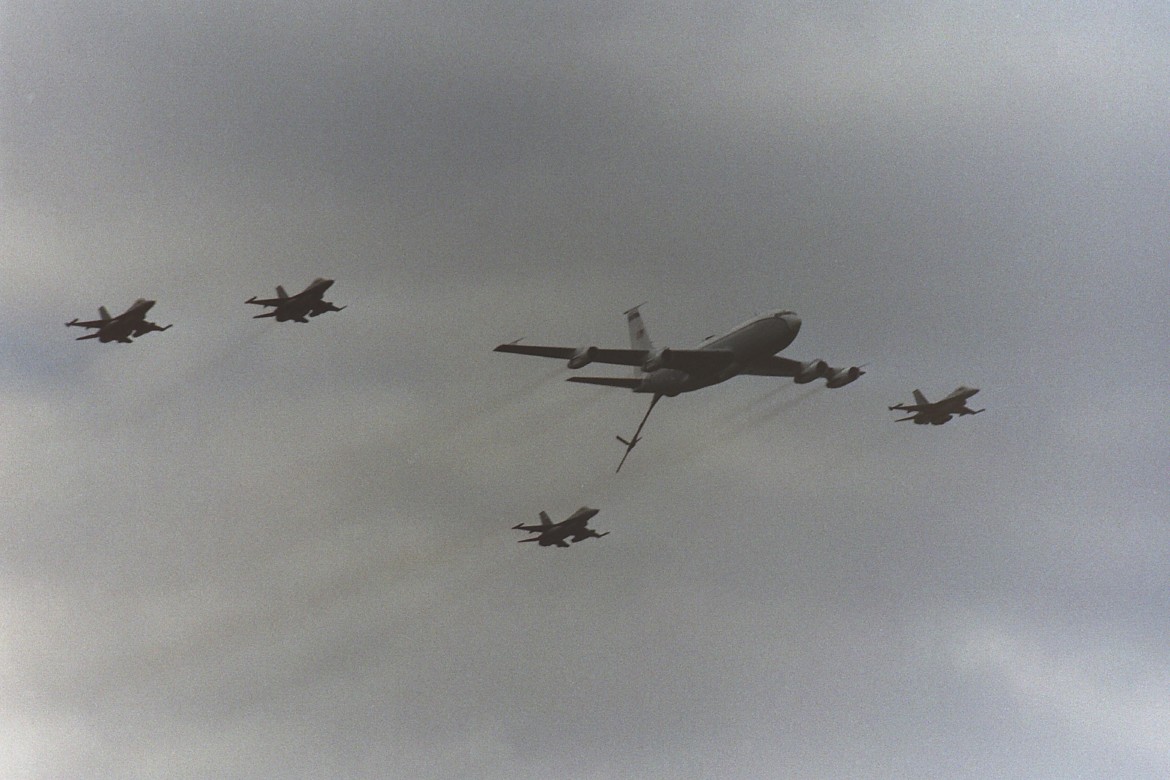 Naam: EC-135H + F-16.jpg
Bekeken: 630
Grootte: 179,4 KB