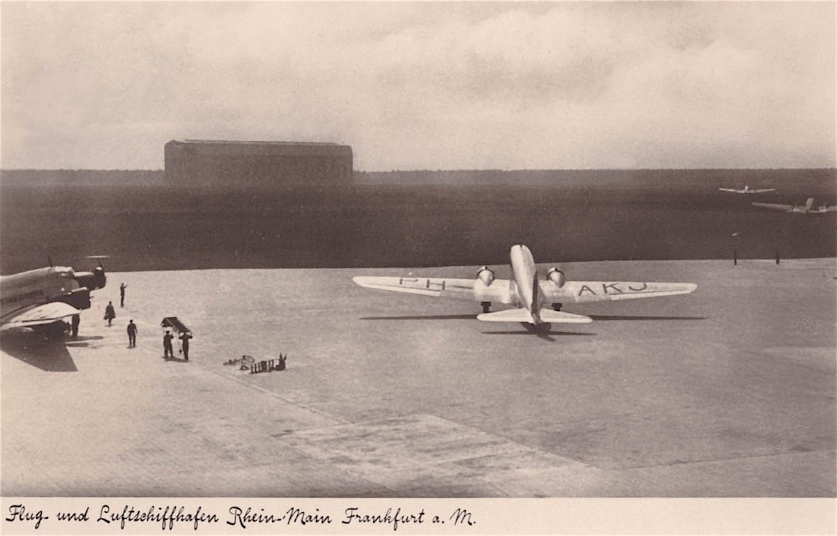 Naam: Kaart 660. Douglas DC-2 PH-AKJ 'Jan van Gent' op Flug- und Luftschiffhafen Rhein-Main, Frankfurt.jpg
Bekeken: 921
Grootte: 461,0 KB