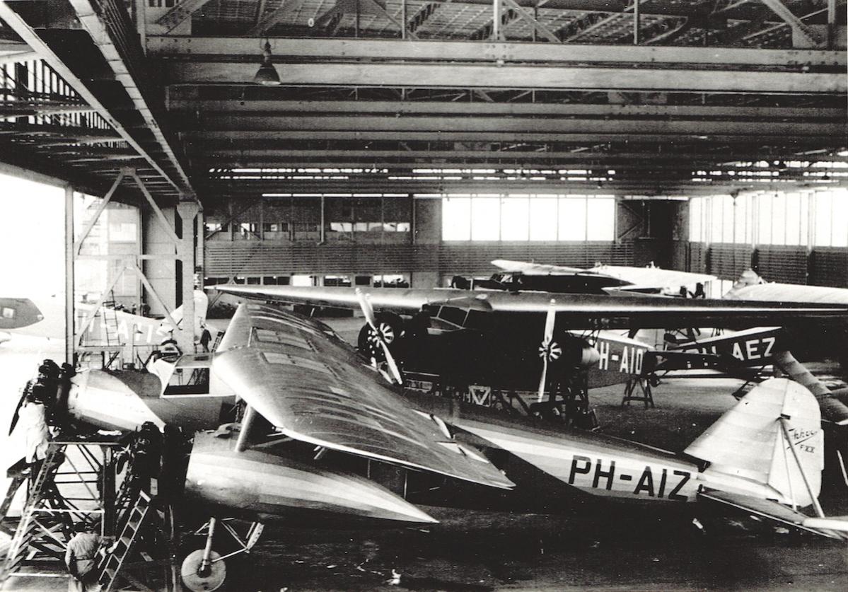 Naam: Foto 163. Fokker F.XX PH-AIZ 'Zilvermeeuw' in hangar, kopie.jpg
Bekeken: 1065
Grootte: 174,7 KB