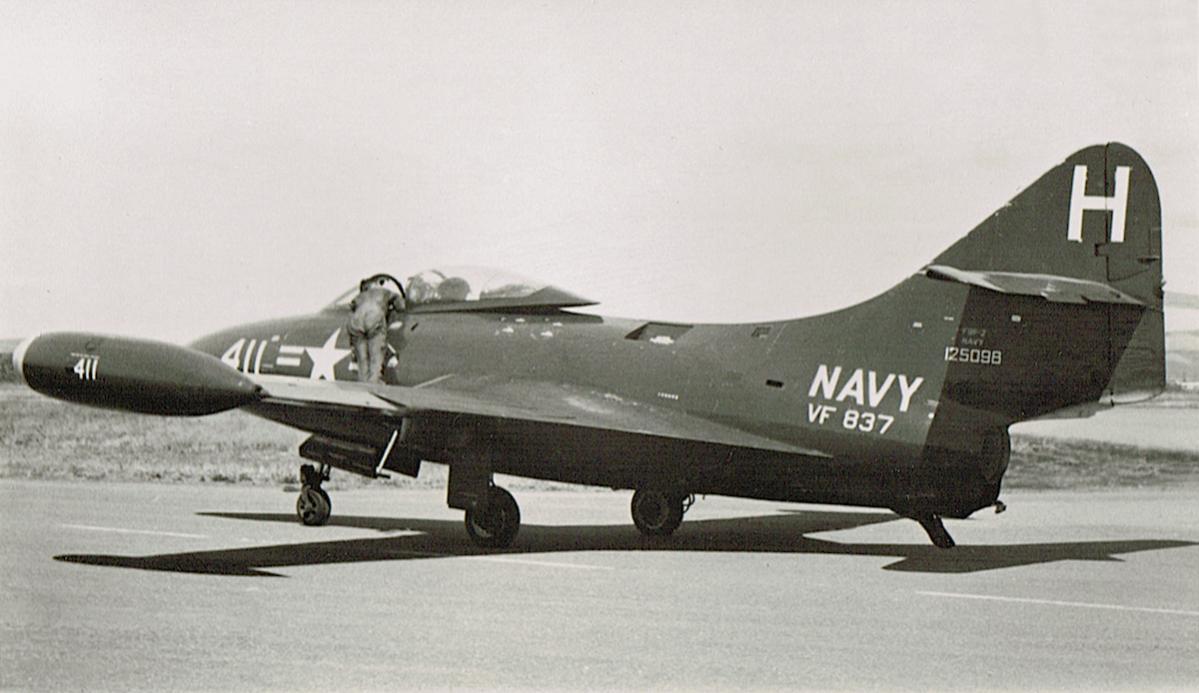 Naam: Foto 422. Grumman F9F-2 Panther (125098). US Navy, VF-837, kopie.jpg
Bekeken: 671
Grootte: 84,7 KB