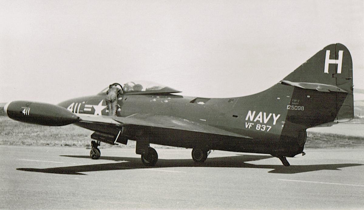 Naam: Foto 422. Grumman F9F-2 Panther (125098). US Navy, VF-837, kopie.jpg
Bekeken: 849
Grootte: 84,7 KB