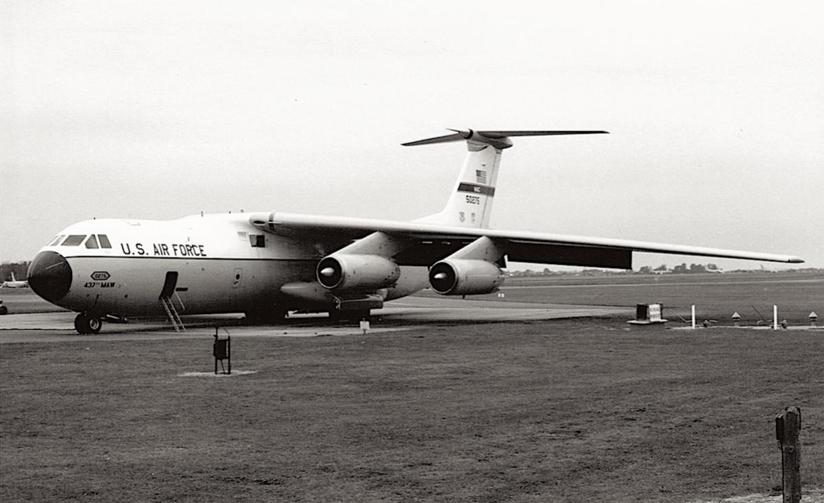 Naam: Foto 426. Lockheed C-141 (50275). 437th MAW, kopie.jpg
Bekeken: 745
Grootte: 101,5 KB