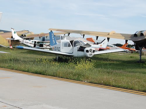 Naam: Piper PA-28-140 Cherokee - Cuatro Vientos..jpg
Bekeken: 2021
Grootte: 34,9 KB