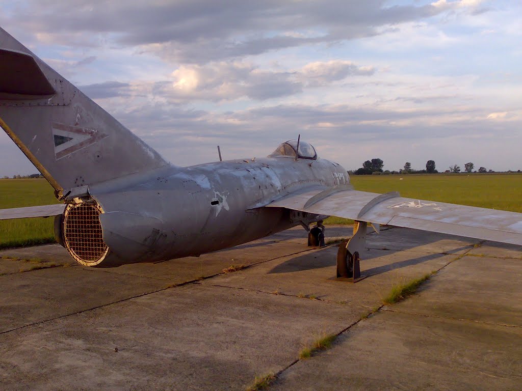 Naam: MiG-17 -Brgnd..jpg
Bekeken: 743
Grootte: 90,0 KB