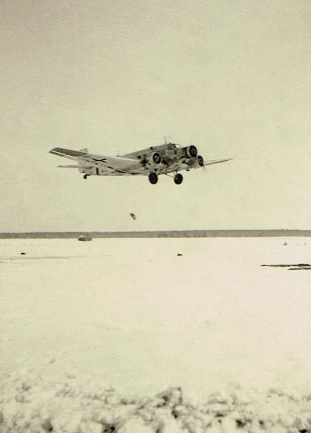 Naam: Foto 389. Bevoorrading zonder landing kopie.jpg
Bekeken: 1057
Grootte: 44,5 KB