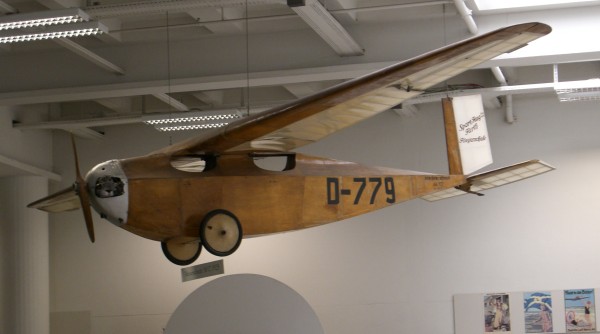 Naam: messerschmitt_M_01.jpg
Bekeken: 1064
Grootte: 35,1 KB