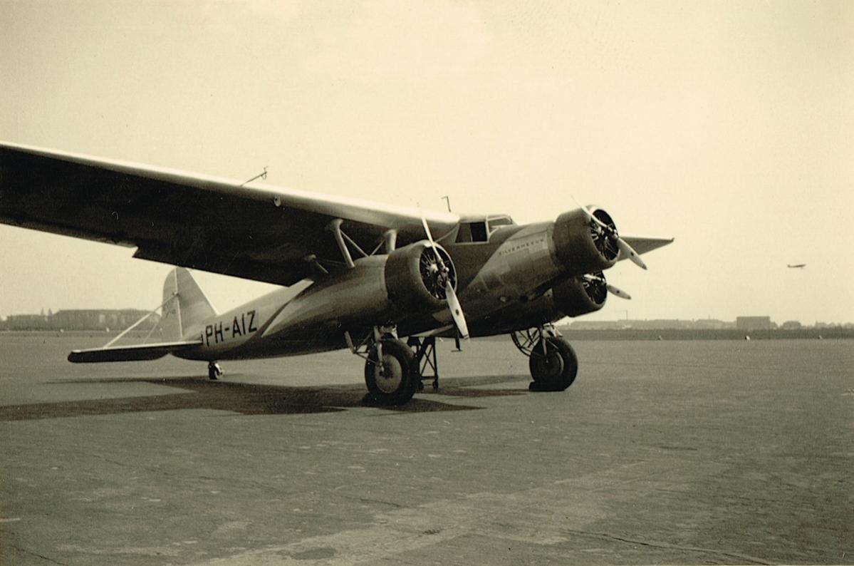 Naam: Foto 167. PH-AIZ 'Zilvermeeuw'. Fokker F.XX. kopie.jpg
Bekeken: 1540
Grootte: 87,7 KB