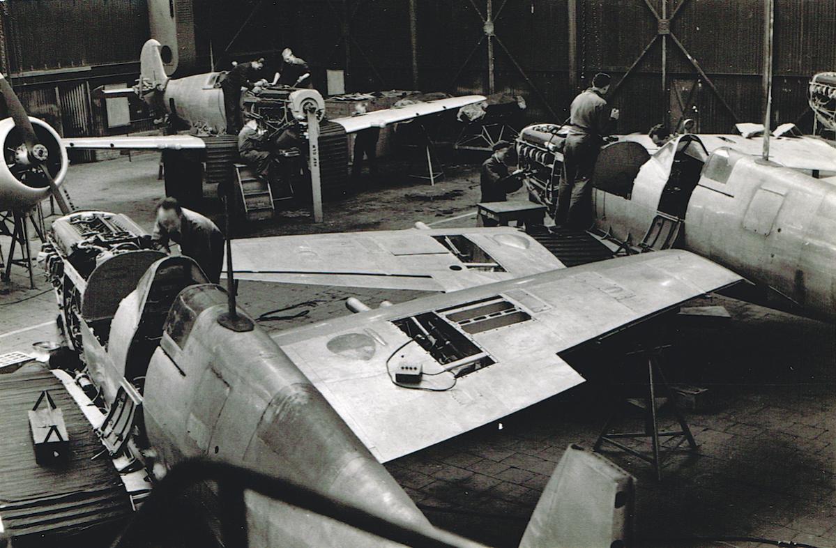 Naam: Foto 7. Fokker fabriek, werk aan Spitfires, kopie.jpg
Bekeken: 1373
Grootte: 149,7 KB