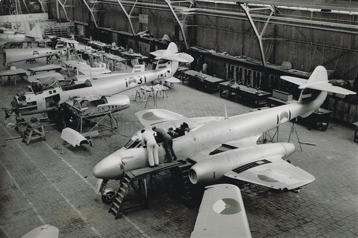 Naam: Foto 8. Fokker fabriek, licentiebouw Meteors 4, kopie.jpg
Bekeken: 1370
Grootte: 161,2 KB