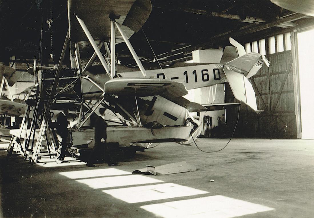 Naam: Foto 350. D-1160. Heinkel HD 24 nu met drijvers, in de kreukels, kopie 1100.jpg
Bekeken: 837
Grootte: 122,4 KB