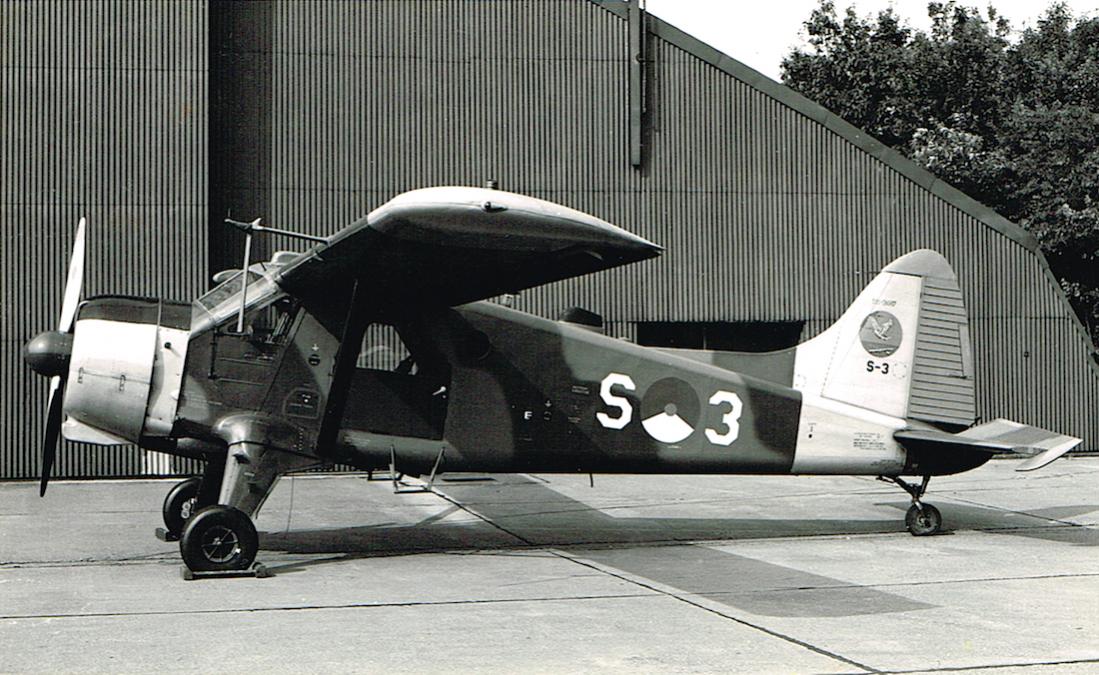 Naam: Foto 128. 'S-3'. De Havilland Canada (DHC-2) U-6A, daarvoor L-20A 'Beaver', kopie 1100.jpg
Bekeken: 1222
Grootte: 141,0 KB