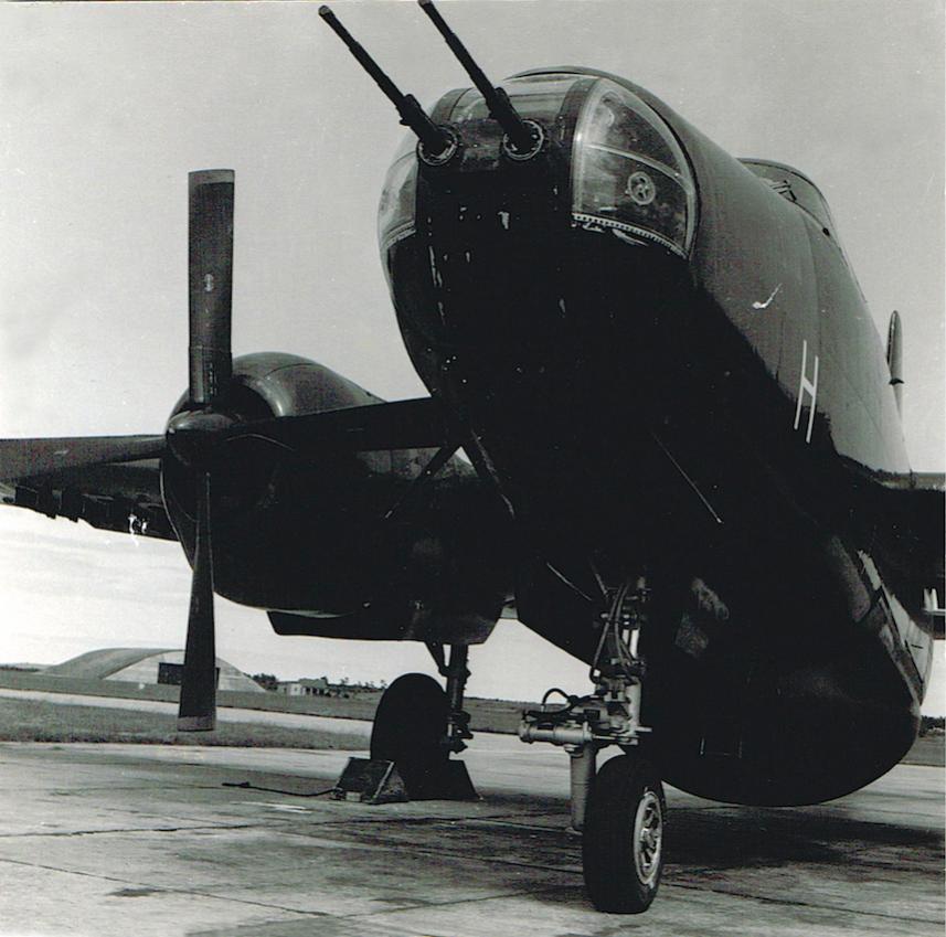 Naam: Foto. Neptune P2V-5. 'H' voor Hato, kopie 850 hoog.jpg
Bekeken: 1060
Grootte: 80,8 KB