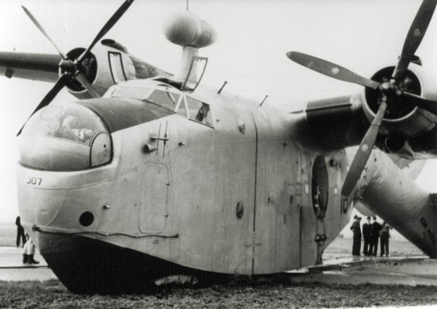 Naam: mariner PBM 5 na een buiklanding op MVKV 1957.jpg
Bekeken: 1046
Grootte: 46,5 KB