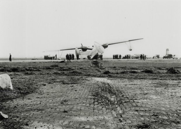 Naam: martin mariner noodlanding op MVKV 1957.jpg
Bekeken: 667
Grootte: 57,7 KB