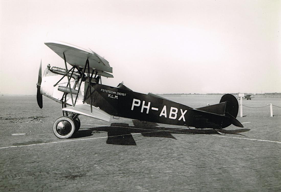 Naam: Foto 171. 'PH-ABX' (H-NABX). Fokker C.II, kopie 1100.jpg
Bekeken: 1429
Grootte: 88,8 KB