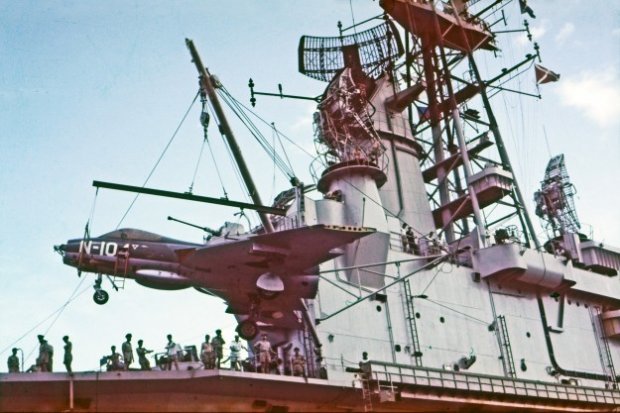 Naam: karel doorman hunters worden op de wal getakeld.jpg
Bekeken: 1327
Grootte: 60,2 KB