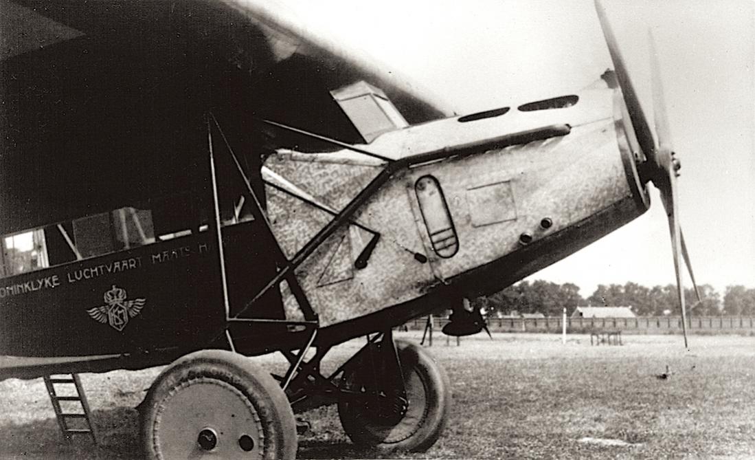 Naam: Foto 174. Fokker F.VII. Gecompliceerd landingsgestel, kopie 1100.jpg
Bekeken: 1023
Grootte: 108,4 KB