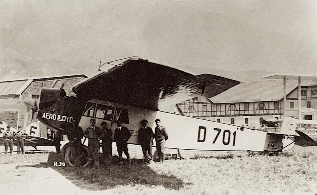 Naam: Foto 356. D-701. Fokker-Grulich F.III, kopie 1100.jpg
Bekeken: 1152
Grootte: 114,2 KB